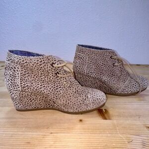 TOMS Desert Wedge Booties Leopard Print Suede Tan W8.5 Casual Boho Fall‎ Shoes